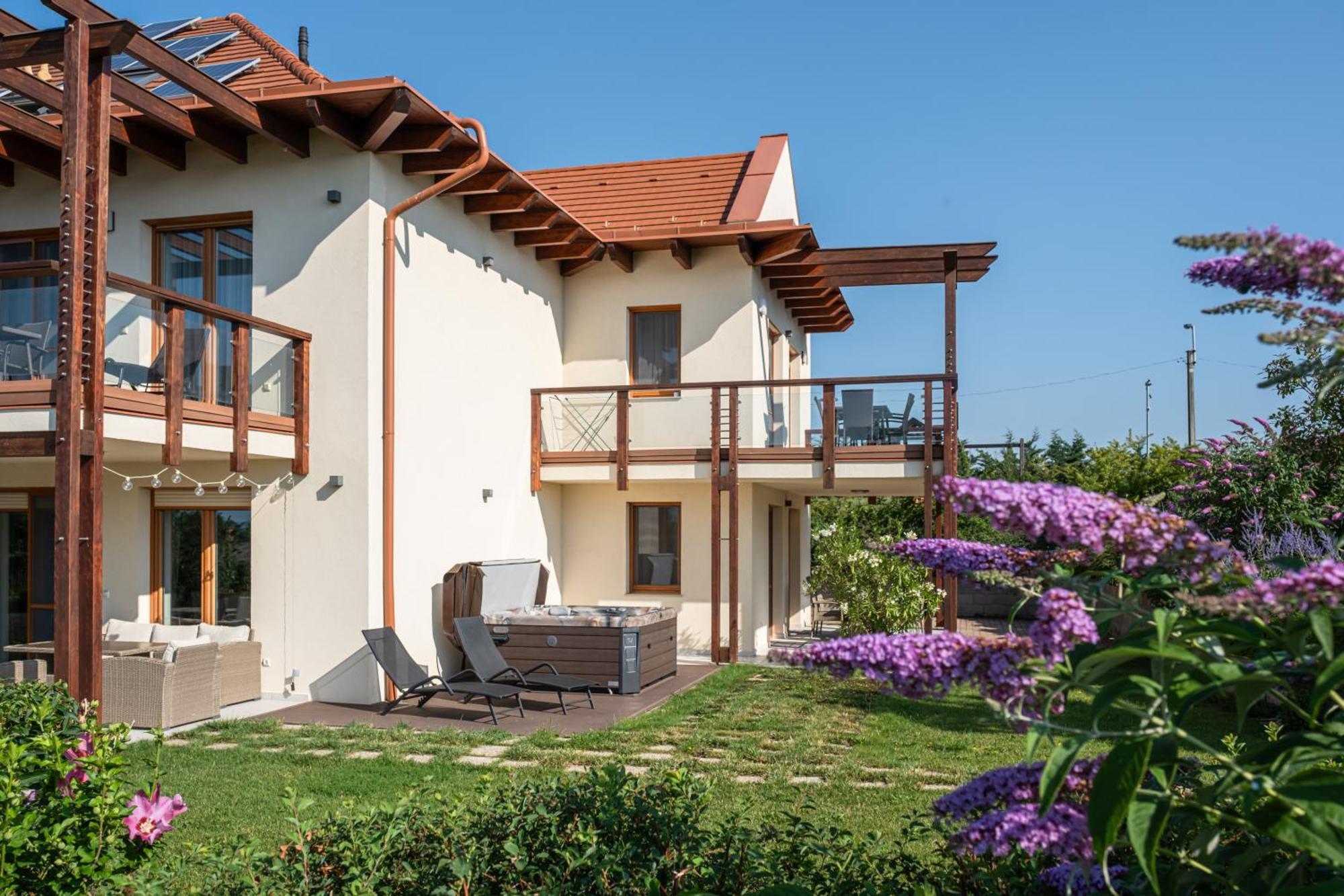 Aranymandula Apartmanok Balatonakali Exterior photo