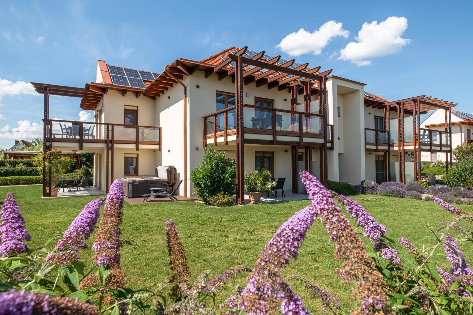 Aranymandula Apartmanok Balatonakali Exterior photo